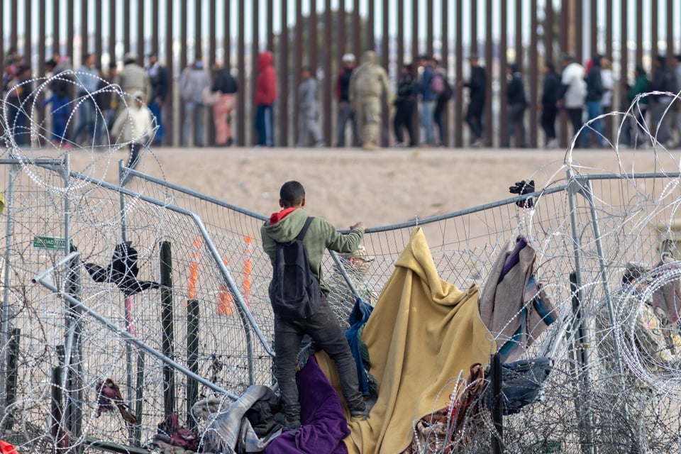 Desmantelan red de tráfico de inmigrantes vinculados a cárteles en la frontera