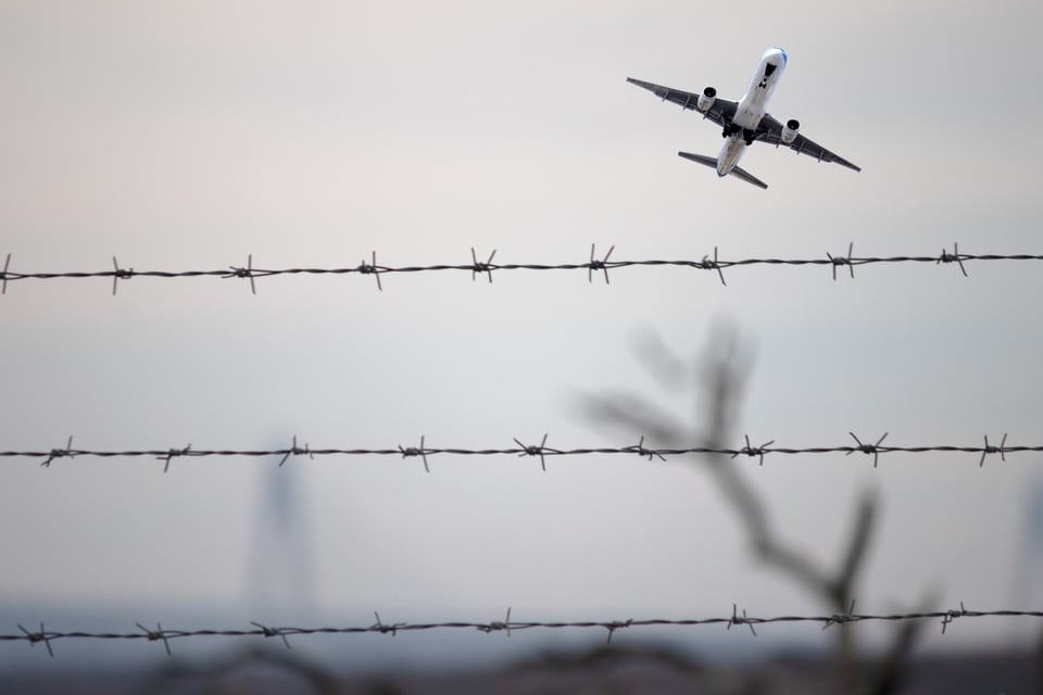 Peruanos deportados de EE.UU. llegan a Lima