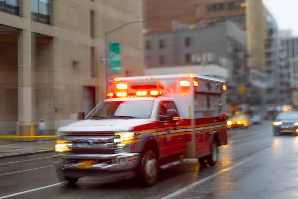 Hallan sin vida a dos jóvenes en un auto cerrado en Illinois