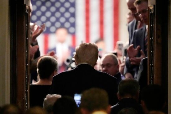 Trump solicita fondos para la mayor deportación en la historia