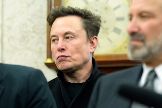 Elon Musk, denuncia un ciberataque, X