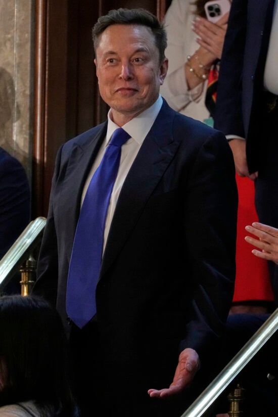 Elon Musk, denuncia un ciberataque, X