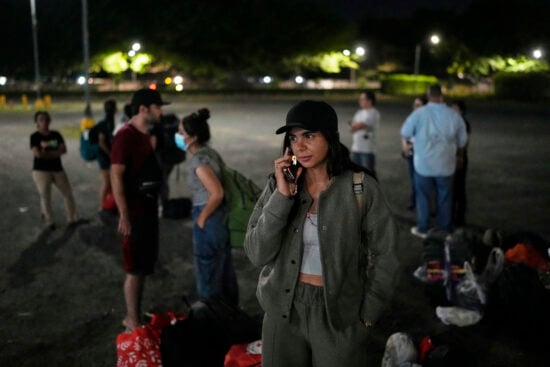 Panamá libera a migrantes deportados por EE.UU. tras críticas