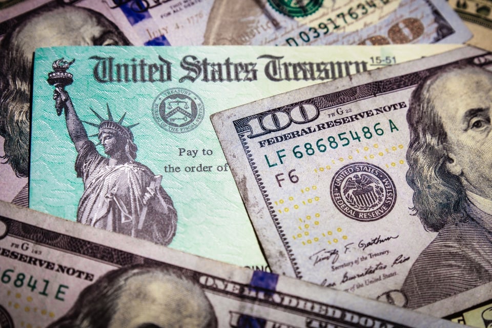 IRS confirma entrega de cheque de estímulo de casi USD 2,000
