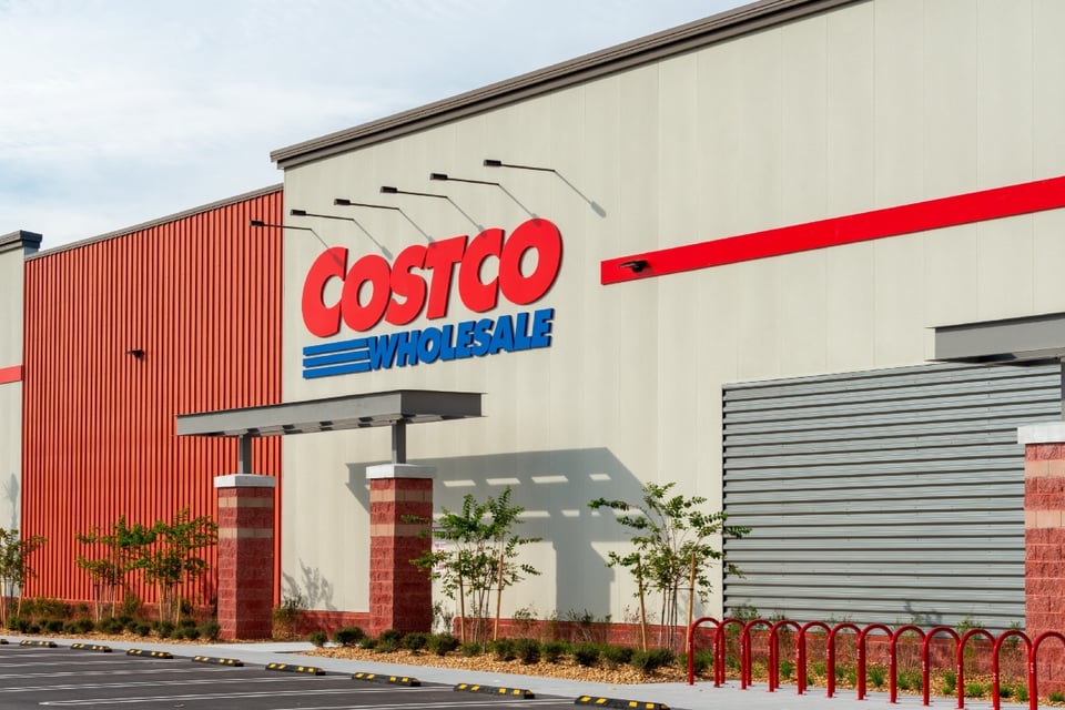 Joven vendedora de Costco sufre ataque con líquido corrosivo