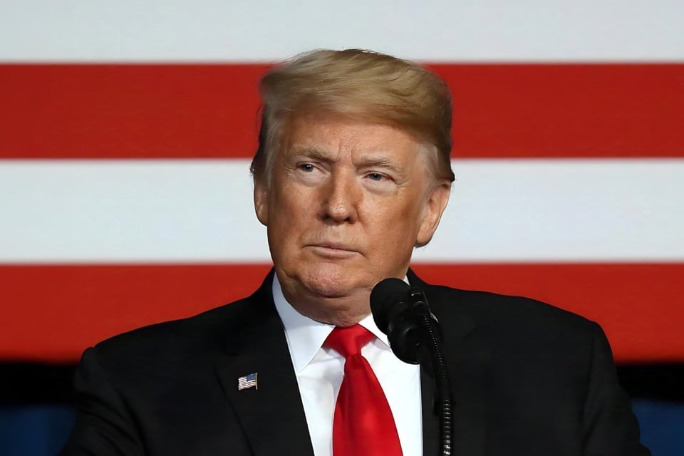 Trump ordena desmantelar siete agencias federales featured image