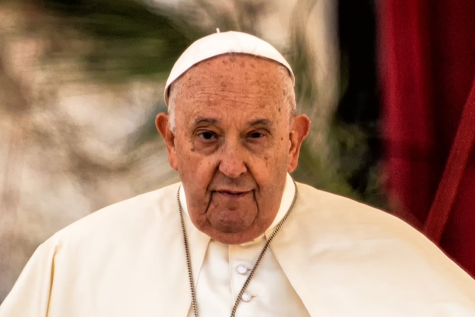 El papa Francisco ora por víctimas del terremoto en Tailandia
