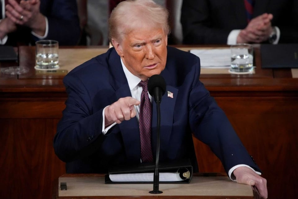 Jueza bloquea orden de Trump que exige prueba de ciudadanía para votar