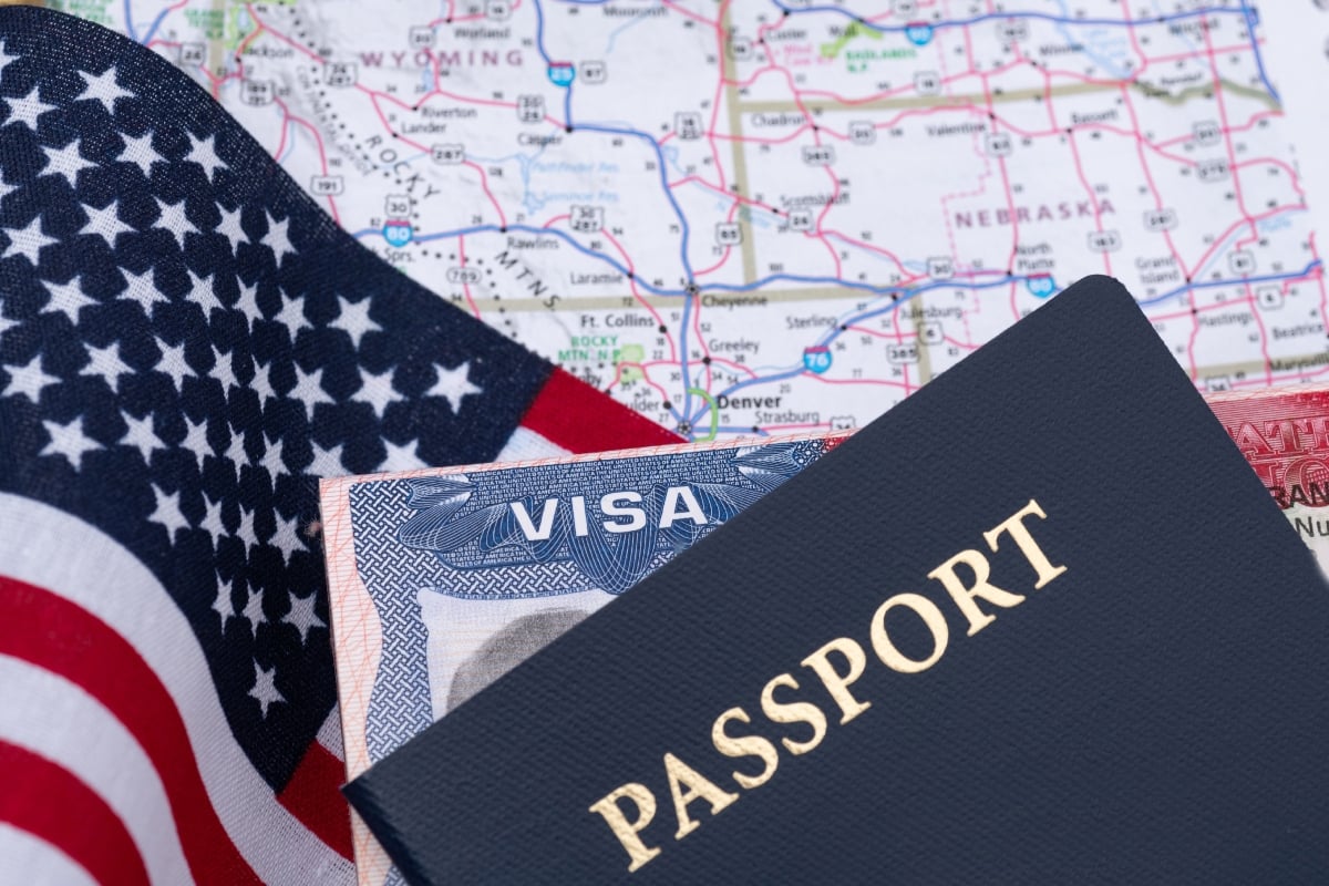 Influencer hispana rompe en llanto al contar que le negaron la visa siete veces y no verá a su mamá