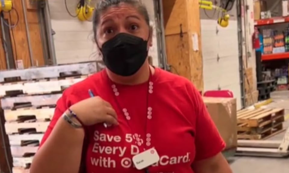 Discriminación en tienda Target: empleado latino retenido por pronunciación de nombre (Video)
