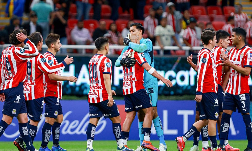 Gerardo Espinoza deja de ser técnico de Chivas tras cierre del Clausura 2025