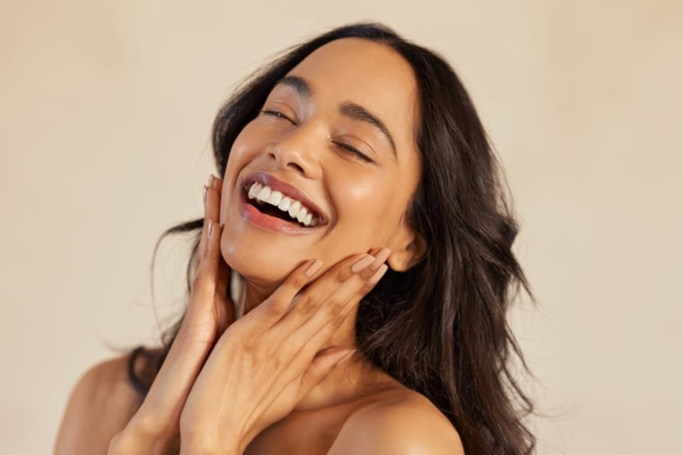 ¡Adiós a las líneas de expresión! Conoce los tres aceites naturales con ‘efecto botox’ featured image