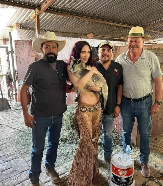 belinda, angela, nodal, estilo, look
