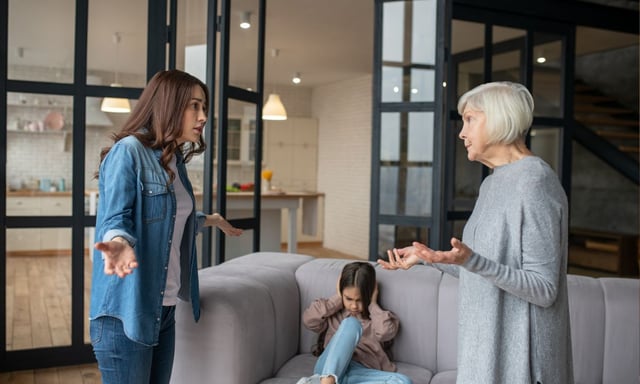 «Vivo con mi suegra y siento que no tengo privacidad» Cómo sobrevivir con respeto (¡y sin perder la calma!)