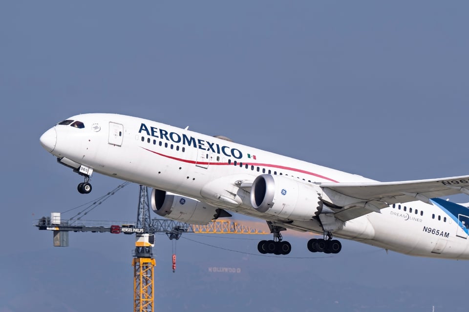 Vuelo de Aeroméxico aterriza de emergencia por humo en la cabina