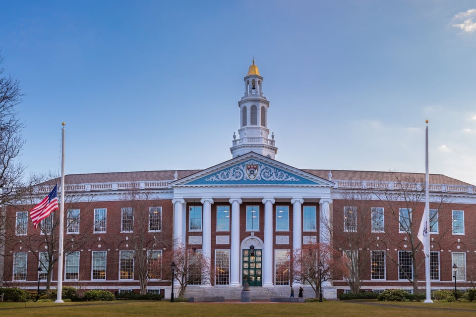 Harvard cede ante presiones de Trump y renombra su oficina de diversidad