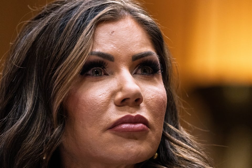 Kristi Noem: Detienen a segundo sospechoso por robo de su bolso