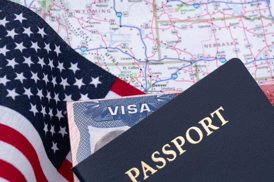 EE.UU. cancela visas a cientos de estudiantes internacionales