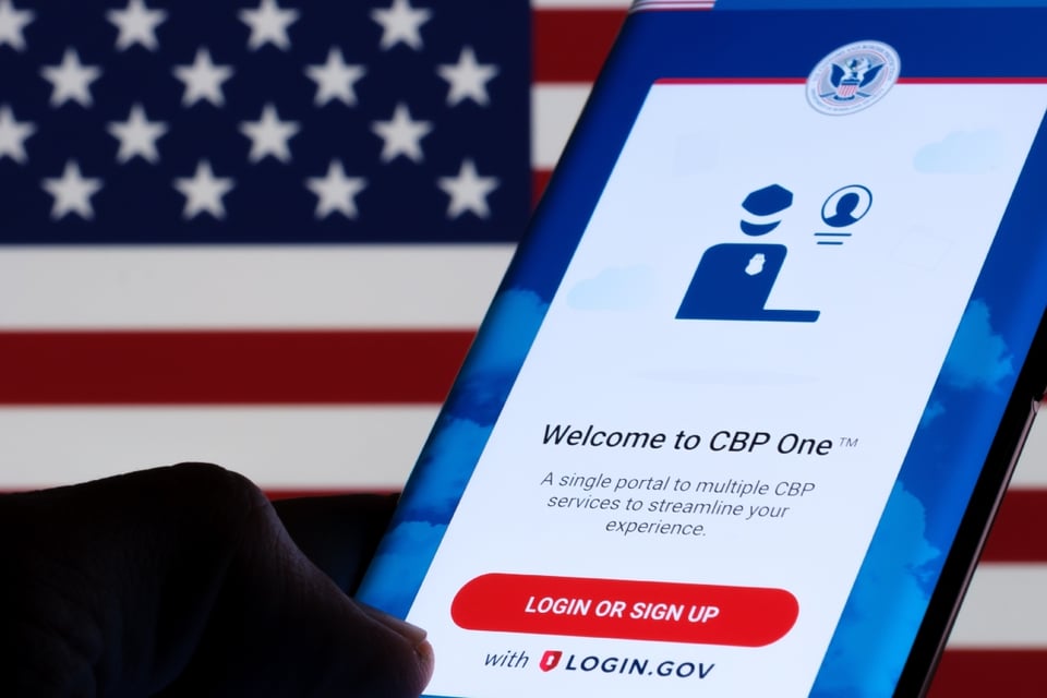Trump revoca permisos CBP One y desanima migrantes en México featured image