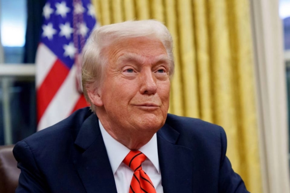 Trump impone nuevo arancel del 10 % a todas las importaciones