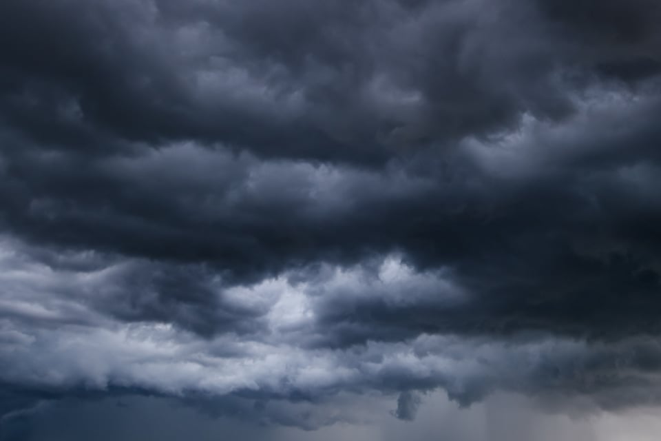 Tormentas e inundaciones históricas azotan a EE.UU.