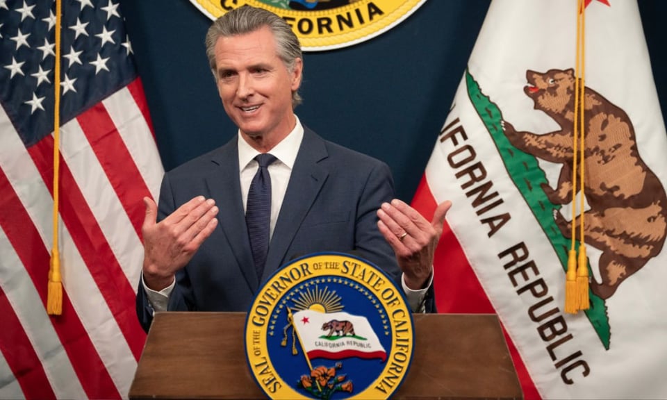 Gobernador de California recorta su programa de servicio pagado tras demandar a Trump por AmeriCorps featured image