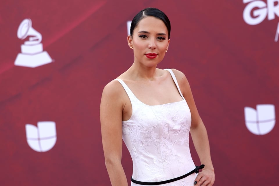 Acusan a Majo Aguilar de cancelar evento para cantar en la pelea de Canelo en Arabia Saudita