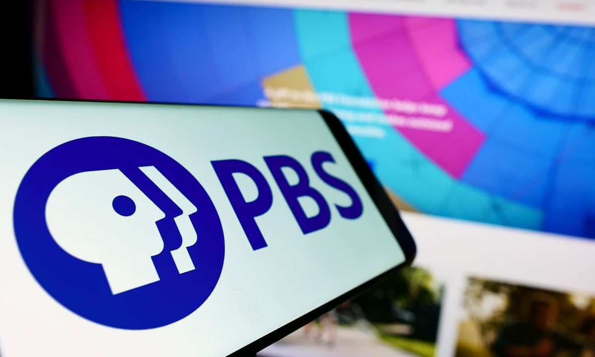 Trump ordena cortar fondos federales a NPR y PBS por “sesgo izquierdista”