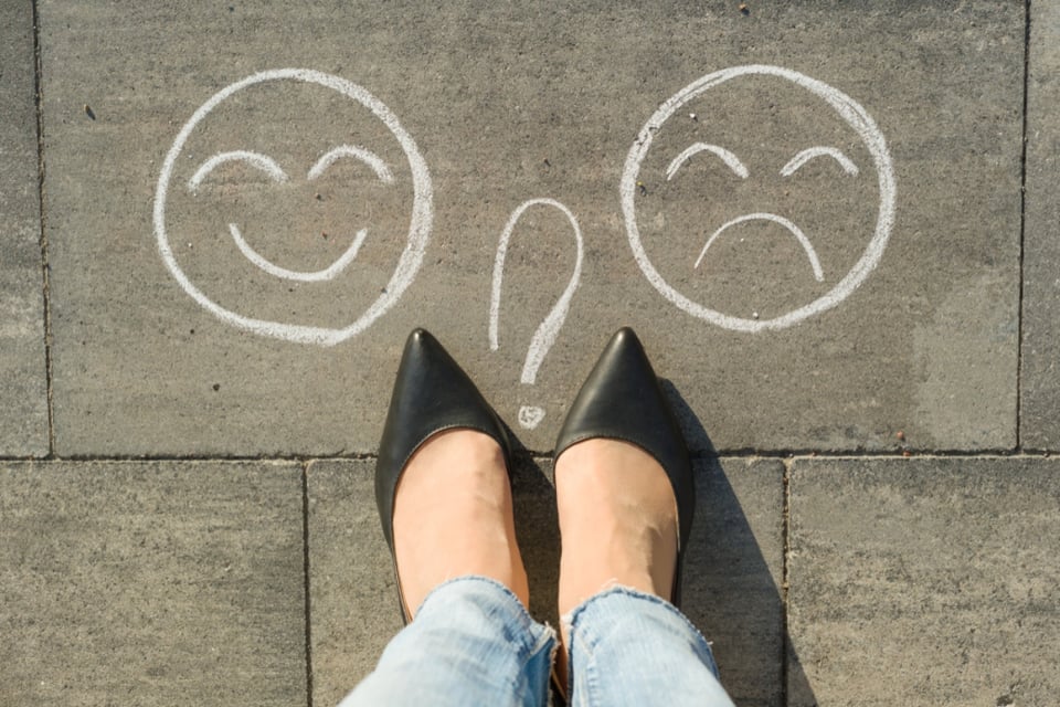Cinco hábitos que sabotean tu felicidad y cómo cambiarlos