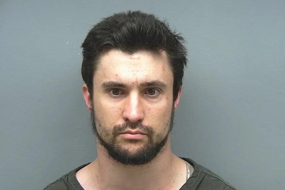 Hombre de Alabama atropella dos veces a una mujer y luego se lleva sus restos para quemarlos featured image