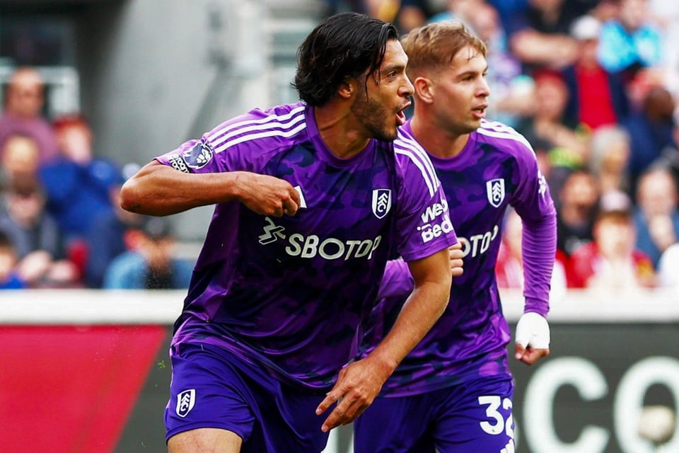Raúl Jiménez brilla en la recta final de la Premier League con gol decisivo