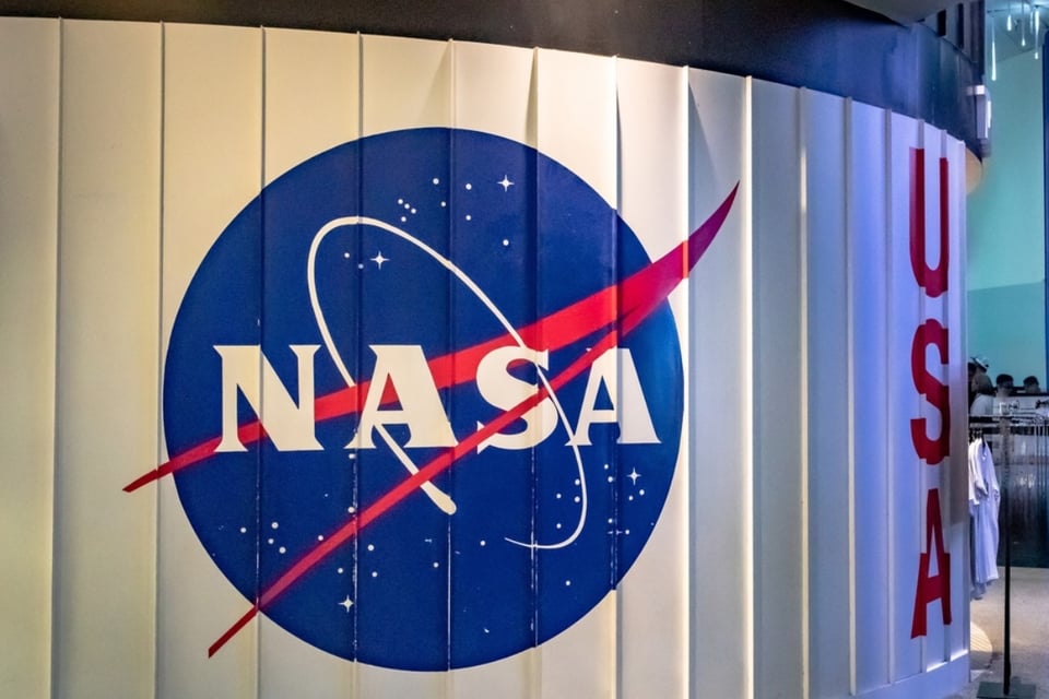 Dos mujeres astronautas de la NASA protagonizan caminata espacial histórica para modernizar la EEI