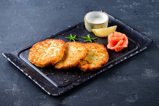 Crujientes, fáciles y suizas: así se preparan las papas rosti en casa