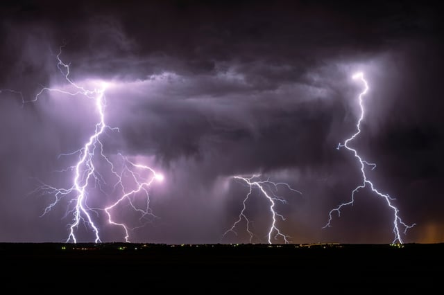 Tormentas eléctricas severas se dirigen hacia las llanuras del sur y el sureste de EEUU durante el fin de semana largo