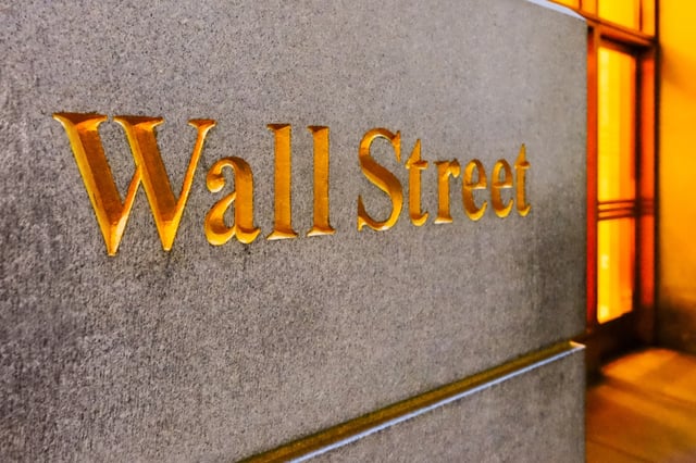 Wall Street Rebounds After Trump Announces Delay of Tariffs on the EU