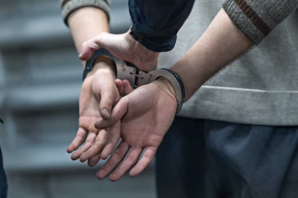 ICE arresta a 10 migrantes en operativo con SWAT en Lowell