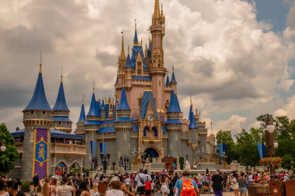 Disney suspende a trabajadores venezolanos tras fallo de la Corte Suprema
