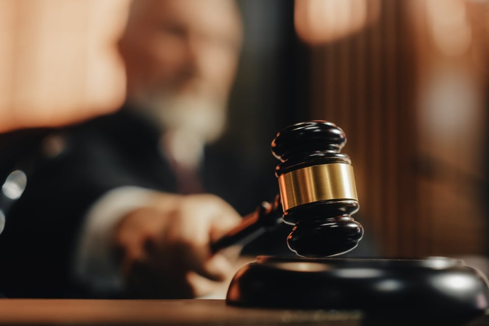 Acusan a padre de Wisconsin por tiroteo escolar cometido por su hija de 15 años