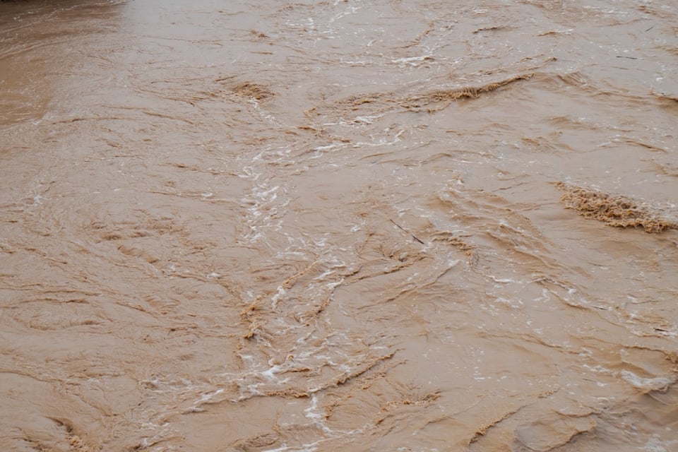 Inundaciones en Virginia dejan un menor fallecido y múltiples rescates tras lluvias extremas