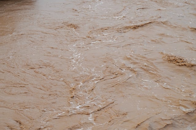 Inundaciones en Virginia dejan un menor fallecido y múltiples rescates tras lluvias extremas