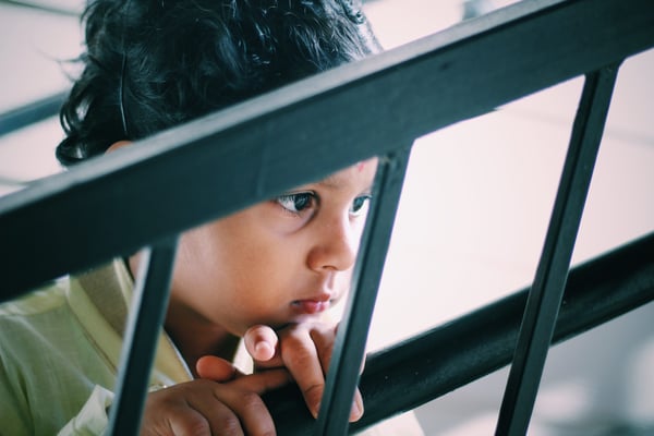 ¿Tu hijo tiene miedo? Señales que no debes pasar por alto