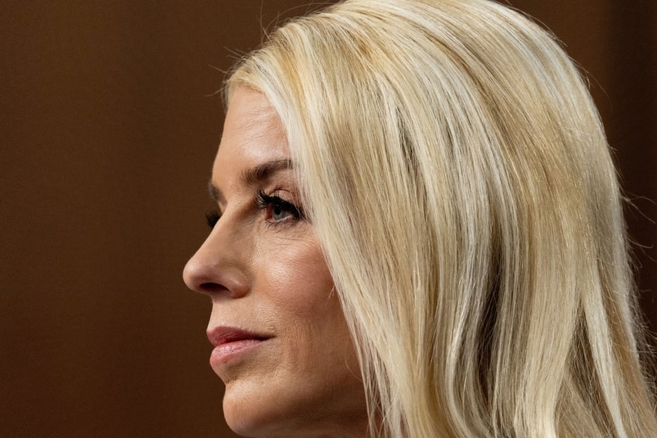 Pam Bondi ordena investigar el origen de la trama rusa tras presión de Trump featured image