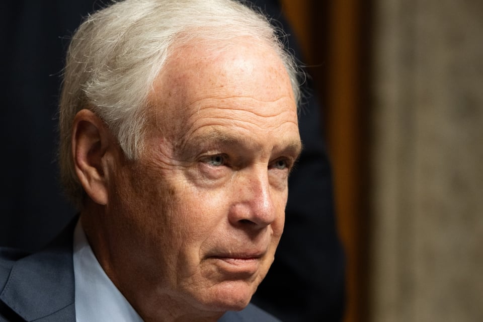 Senadores republicanos desafían la reforma fiscal de Trump por su impacto en la deuda