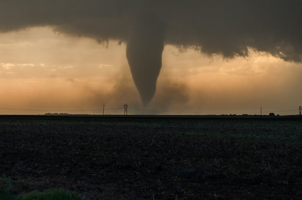 Tornados y tormentas eléctricas azotan en varios estados y provocan el caos