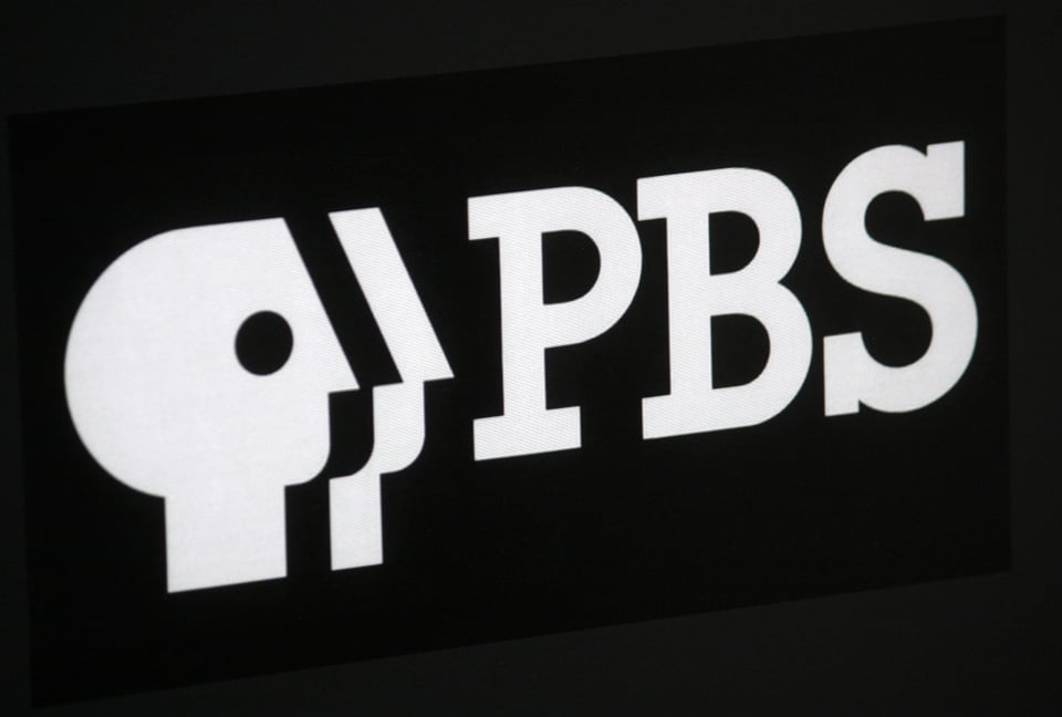 PBS demanda a Trump por recorte de fondos