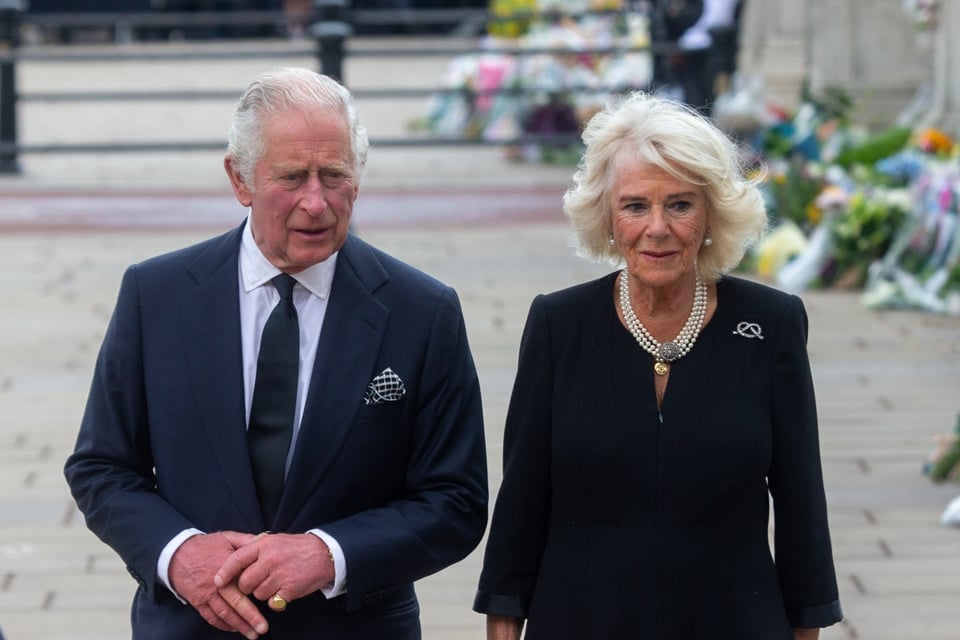 Carlos III y Camila llegan a Canadá en una visita marcada por gestos simbólicos y tensión geopolítica