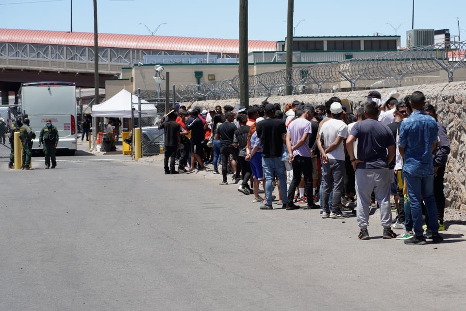 Trump firma orden ejecutiva para crear programa de autodeportación voluntaria featured image