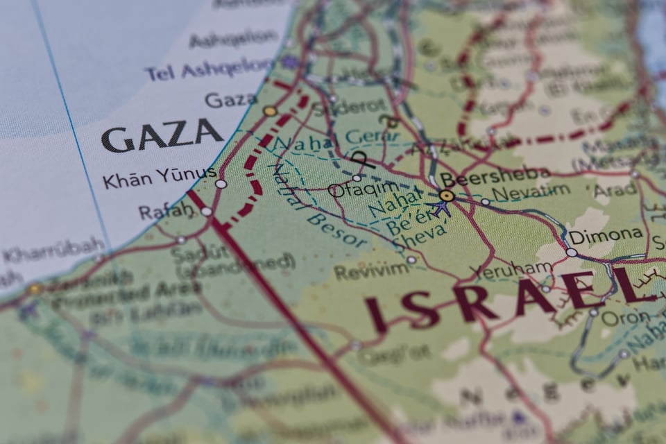 Israel lanza operación terrestre en Gaza que deja más de 100 muertos