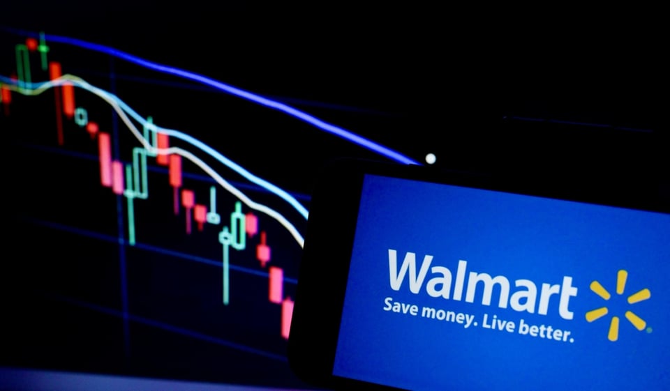 Trump arremete contra Walmart por aumentar precios debido a aranceles featured image