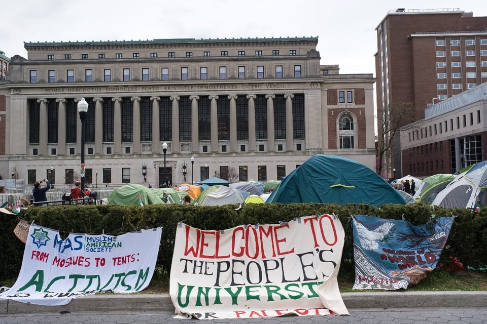 Policía de Nueva York irrumpe en Universidad de Columbia para desalojar manifestantes pro-Palestina
